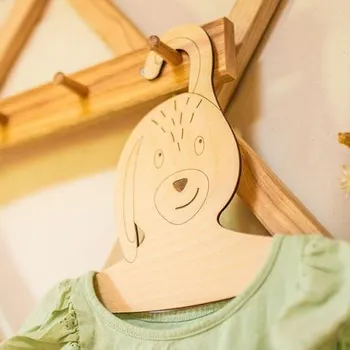 Dřevěná hračka Dřevěné ramínko – Zajíček Karlíček (235)