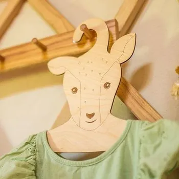 Dřevěná hračka Dřevěné ramínko – Srnka Lenka (234)