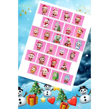 Jedlá dekorace na dort ❄️ Originální jedlý tisk „Růžový Labubu“ – sada 25 kostiček 4×4 cm