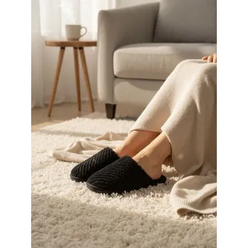 Dámské pantofle Sinsay - Papuče z&nbsp;umělé kožešiny - černá - 898EU-99X - 898EU-99X-367