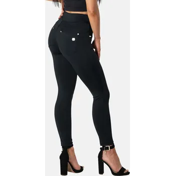 Freddy kalhoty N.O.W.® YOGA v černé barvě, D.I.W.O. materiál lesklý, superskinny střih, střední pas, 7/8 délka nohavic Vybraná velikost: XL