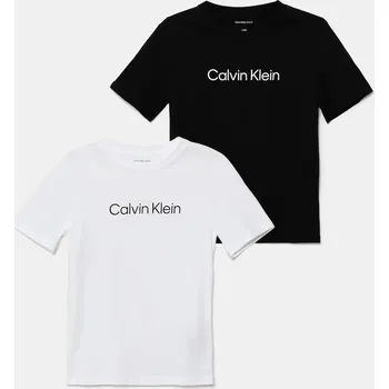 Chlapecké tričko Dětské bavlněné tričko Calvin Klein Jeans 2-pack černá barva, s potiskem, IU0IU00690 IU0IU00690.128.170.9BYA 99X, vel. 140