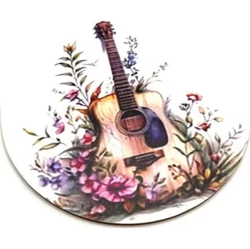 Dřevěný podtácek s kytarovým designem 1