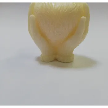 Svíčka Svíčka vonná palmová reliéfní - Srdce v dlani - bílá Vůně: borůvka