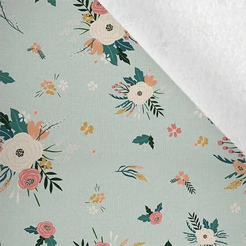 Funkční termo úplet s počesem květiny z mentolu