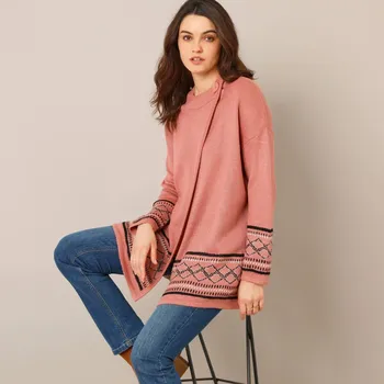 Dámský svetr Rozšířený svetr s etno vzorem a stojáčkem na knoflík šedorůžová 58