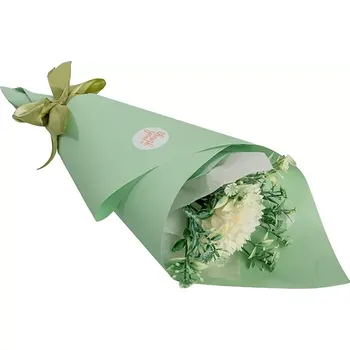 Mýdlo Krémový Karafiát | Kytice zelená mint (Ručně balená kytice 30cm s 1x mýdlový krémový karafiát zabalený v luxusním mint zeleném saténovém obalu, převázaný noblesní zelenkavou mašlí. )