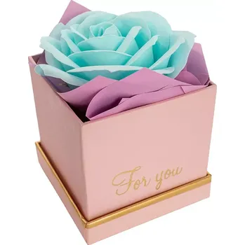 Mýdlo Velká Pastelově Modrá Mýdlová Růže | Růžová dárková krabička (Luxusní velká pastelově modrá mýdlová růže v růžové dárkové krabičce se zlatým lemováním v rozměru 8x8x8cm je symbolem elegance a stylu. Dokonalý dárek pro každou příležitost.)