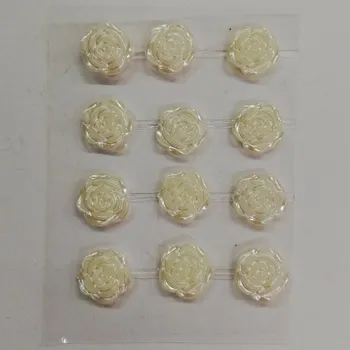 Samolepící růže na lepicím proužku - bílá - 12ks