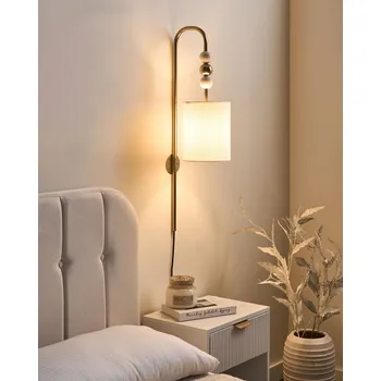 Nástěnné svítidlo Nástěnná lampa mosazná béžová železná látkové stínidlo ve tvaru bubnu mid-century modern noční stolek ložnice chodba Beliani