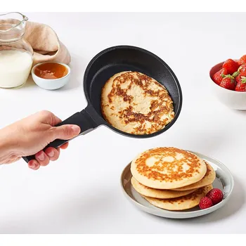 Pánev MASTRAD – nepřilnavá pánev na lívance 14 cm