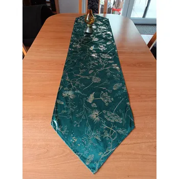 ubrus Vánoční běhoun na stůl zelený zlatý tisk