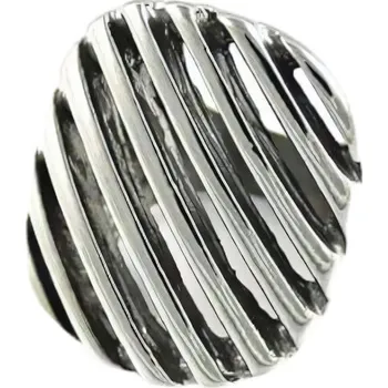 Prsten Ocelový prsten s moderním designem a výřezem, rozměry 30.5 x 27.5 mm. 59,5