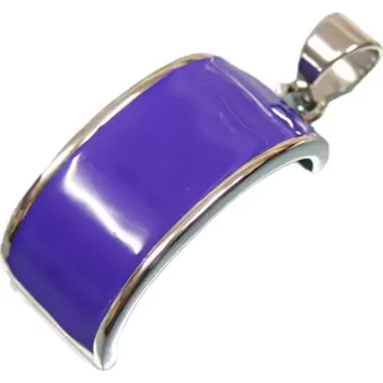 Přívěsek Přívěsek s fialovým smaltem, rozměry 35mm x 17mm, elegantní design pro každodenní nošení.