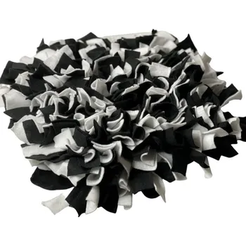 Hračka pro psa Čmuchacíkoberečky.cz® Čmuchací kobereček extra hustý ČERNO-BÍLÝ 95/30X