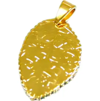 Přívěsek Zlatý přívěsek ve tvaru listu s texturou a lesklým povrchem, rozměry 4 cm x 2 cm.