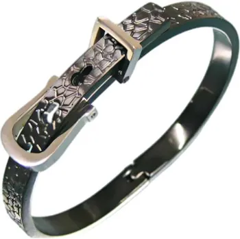 Náramek Náramek s elegantním designem a texturou, šířka 6 mm, černá barva s dekorativním uzávěrem.