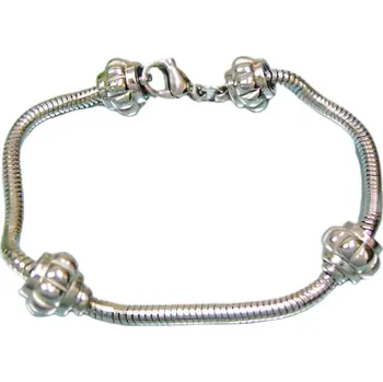 Náramek Náramek s ozdobnými koulemi ve stříbrné barvě, elegantní design pro každodenní nošení.