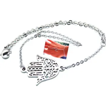 Náramek Náramek s motivem Hamsy, délka 200 mm, šířka 2,5 mm, elegantní design v stříbrné barvě.