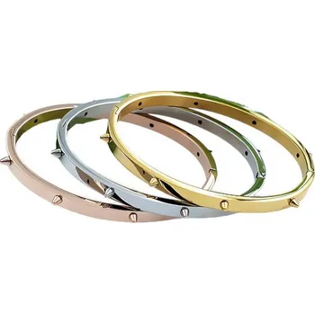 Náramek Náramek s hroty ve třech barvách: zlatá, stříbrná a růžová, rozměry: 55x47x4 mm, váha: 45,2 g.