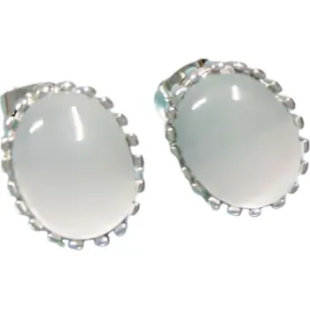 Náušnice Náušnice s oválným kamenem v stříbrné barvě, elegantní design pro každou příležitost.