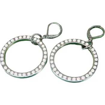 Náušnice Náušnice s kruhovým designem a jemným zdobením, průměr 30 mm, elegantní pár pro každodenní nošení.