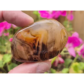 Přírodní kámen Achát sardonyx tromlovaný 53g