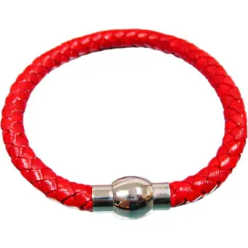 Náramek Náramek z červené pletené kůže s ocelovým zapínáním, stylový a moderní doplněk pro každou příležitost.