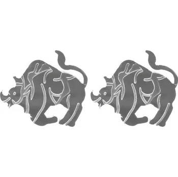 Náušnice Náušnice s designem býka v stříbrné barvě, stylové a moderní, ideální pro každodenní nošení.