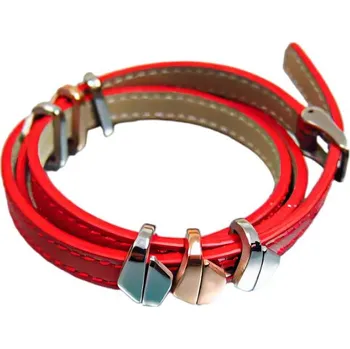 Náramek Náramek z červené barvy s moderními detaily a ocelovými prvky, elegantní design pro každodenní nošení.