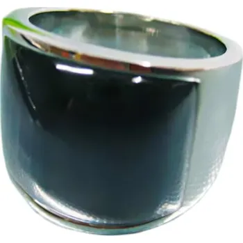 Prsten Ocelový prsten s černým designem a lesklým povrchem, moderní styl, elegantní doplněk pro každou příležitost. 54,4