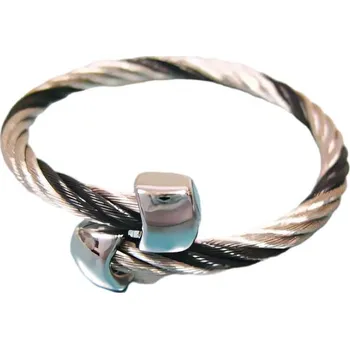 Náramek Náramek s elegantním designem a stříbrnou barvou, stylová kombinace černé a stříbrné, moderní doplněk pro každodenní nošení.