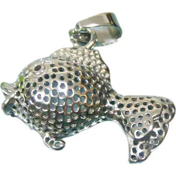 Přívěsek Přívěsek ve tvaru ryby s jemným detaily a stříbrnou barvou, kód produktu: 7PP11229.
