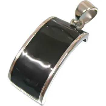 Přívěsek Přívěsek s černým lesklým povrchem, rozměry 35mm x 17mm, elegantní design pro každou příležitost.