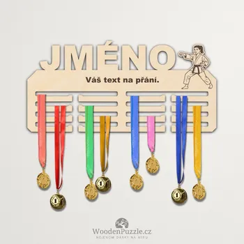 věšák na medaile WoodenPuzzle.cz Věšák na medaile - karate - žena Velikost: 30 cm