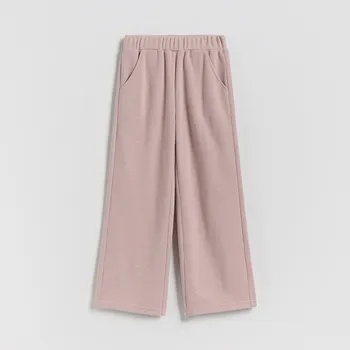 Dívčí kalhoty Reserved - Pletené kalhoty s výšivkou - pudrově růžová - 063FG-39M - 063FG-39M-158