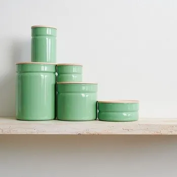 Dóza na potraviny RIESS Slow Green 0,5 l - smaltovaná nádoba s pokličkou