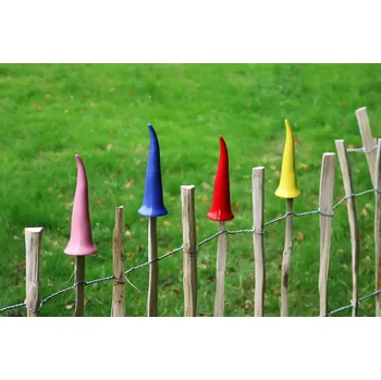 Zahradní dekorace BURI keramické klobouky na plot 12 kusů 20cm