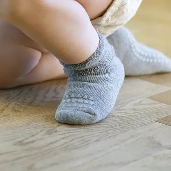 GOBABYGO Protiskluzové ponožky Grey Melange Velikost (od výrobce): 6 - 12 m.
