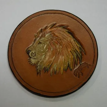 Podtácek Pivní kožený podtácek - barevný lev (originální ruční výrobek ze Slovácka)