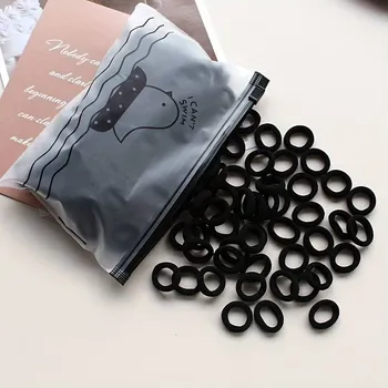 Sada 100 ks gumiček (Ø 2,0 cm) - černá (Pružné gumičky do vlasů (srsti), průměr 2 cm. Balení v praktickém otevíratelném pouzdře.)