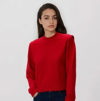 Dámský svetr Reserved - Sweter s vycpávkami na ramena - červená - 218GV-33X - 218GV-33X-M