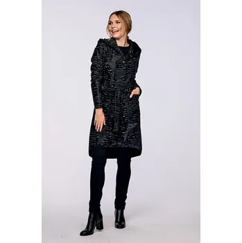 Dámský kabát Volnější lesklý černý vzorovaný dámský kabát s kapucí 7687 velikost M