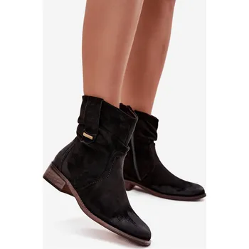 Dámská zimní obuv Dámské zateplené kotníkové boty na nízkém podpatku s řasením Gracia – černé Velikost: 40