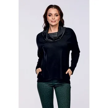 Dámská halenka Volnější černá dámská halenka s velkým rolákem a kapsami 7768 velikost 4XL