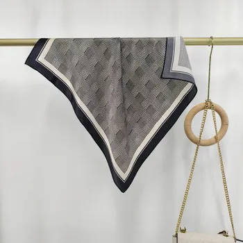 Šátek Hedvábný šátek černo-bílá symetrie 68x68 cm v dárkovém balení, HEDVÁBNÝ SVĚT