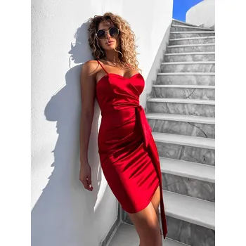 Dámské šaty Červené lesklé elegantní šaty HOLAY na ramínka