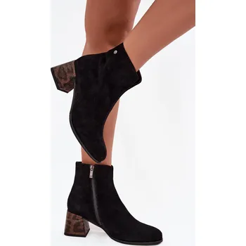 Dámské kozačky Kožené semišové dámské kotníky na podpatku Maciejka K7202-01 Barva: Černá, Velikost: 38