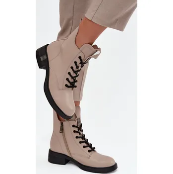 Dámské kozačky Kožené dámské boty na nízkém podpatku Vinceza 66818 Barva: Béžová, Velikost: 38