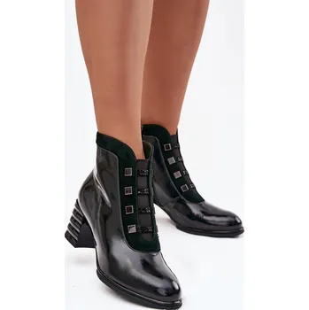 Dámské kozačky D&A Lakované dámské kotníkové boty z přírodní kůže na podpatku DACR52696 Barva: Zelená, Velikost: 39